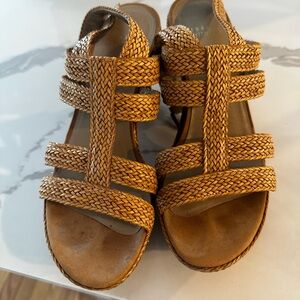Stuart Weitzman Woven Platform Sandal size 8.5